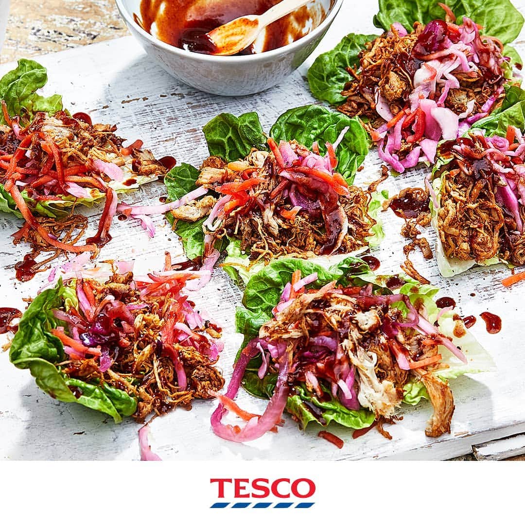 Tesco Food Officialさんのインスタグラム写真 - (Tesco Food OfficialInstagram)「Leaf dinner to us… Served in big fresh leaves of lettuce, pulled pork wraps will have the family talking (and munching). A simple, summery family dinner that’s a little bit special.  Ingredients:  2 Little Gem lettuces 2 x 180g packs New York-inspired BBQ pulled pork 140g pot pink slaw  Method: Separate the leaves of 2 Little Gem lettuces and wipe clean with kitchen paper. Divide 2 x 180g packs New York-inspired BBQ pulled pork between the leaves. Drizzle the sauce from the pack over the pork. Top with 140g pink slaw to finish, then serve immediately.」8月9日 21時06分 - tescofood