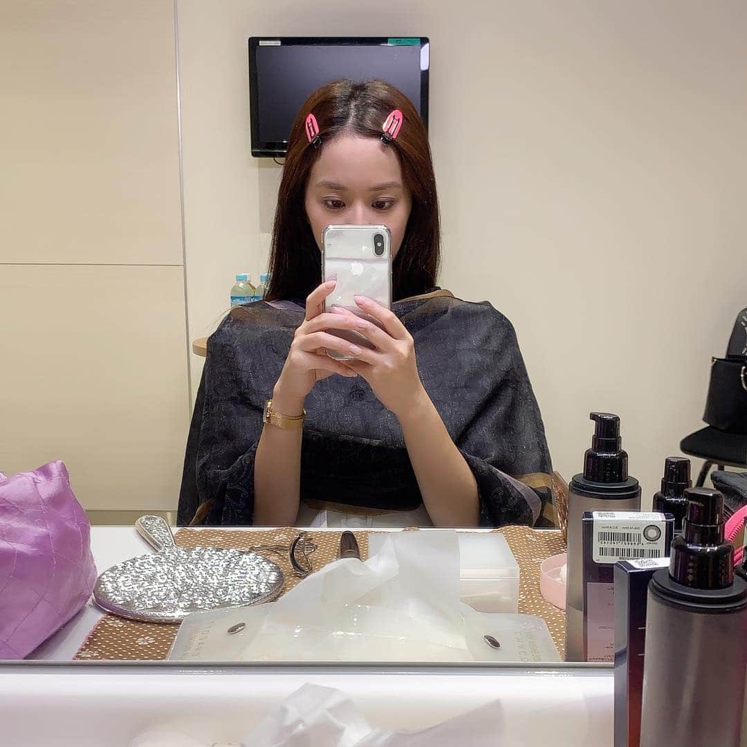 望月京奈のインスタグラム：「. お久しぶりな現場と素敵なスタッフさん方😊💓 #メイク待ち #tbs #ドラマ #撮影 #ヘアメイク #shooting #모델 #일본 #asia #촬영 #메이크업」