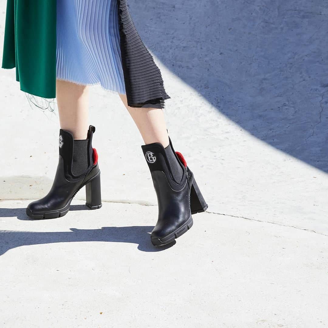 バルディニーニさんのインスタグラム写真 - (バルディニーニInstagram)「It's all about black ankle boots, with a touch of red.  #Baldinini #shoesmyway #italianattitude #madeinitaly #urban #ootd #urbanstyle」8月9日 21時02分 - baldininiofficial