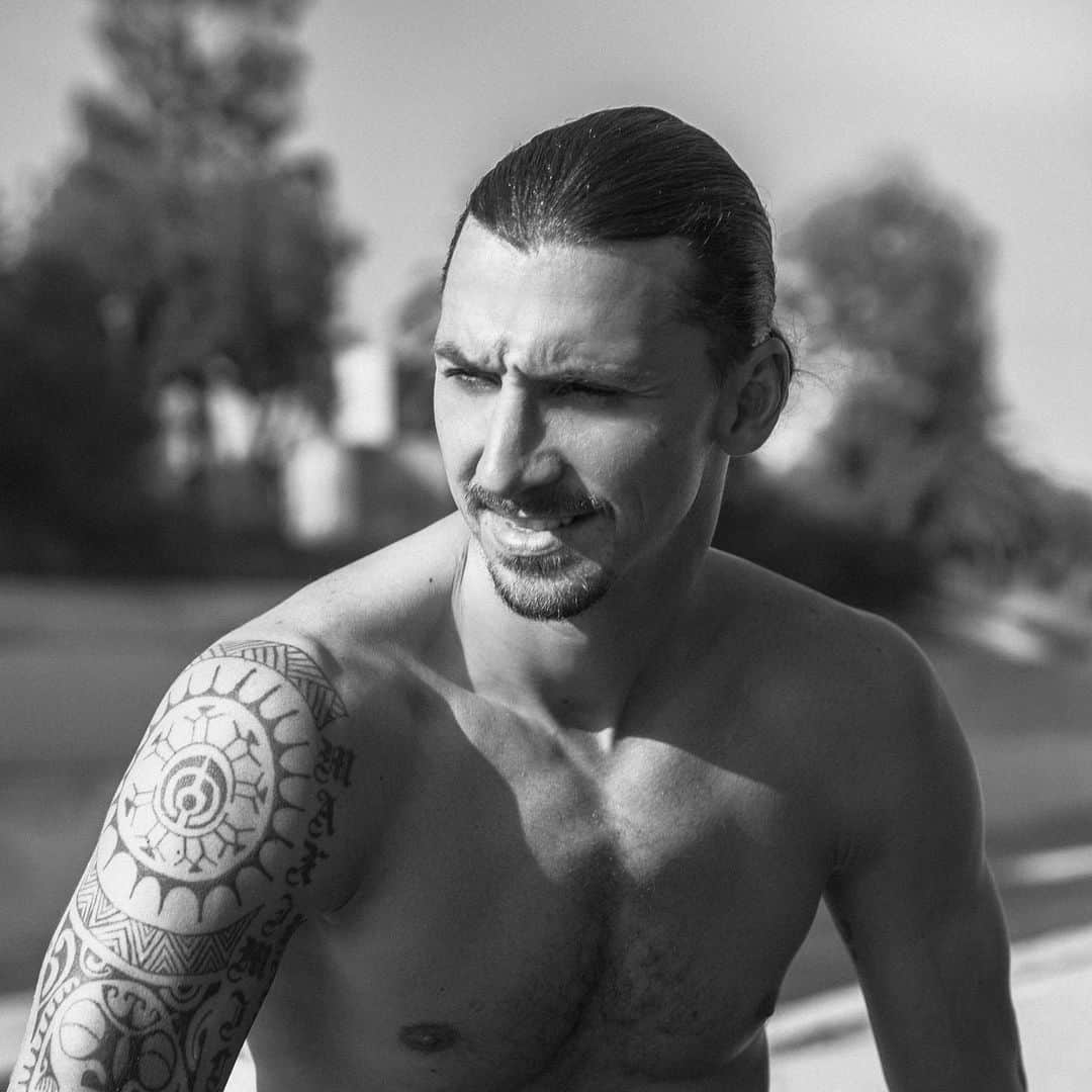 Zlatan Ibrahimović Parfumsさんのインスタグラム写真 - (Zlatan Ibrahimović ParfumsInstagram)「Maybe you did not take great care of your skin this summer? ☀️ It´s time to get back into The Right Routine! For fresh-looking skin use Zlatan Sport Face Wash to gently cleanse without drying out. Then apply Zlatan Sport Face Moisturizer to nourish and energize your skin for all-day hydration.  #zlatansport #therightroutine」8月9日 21時02分 - zlatanibrahimovicparfums