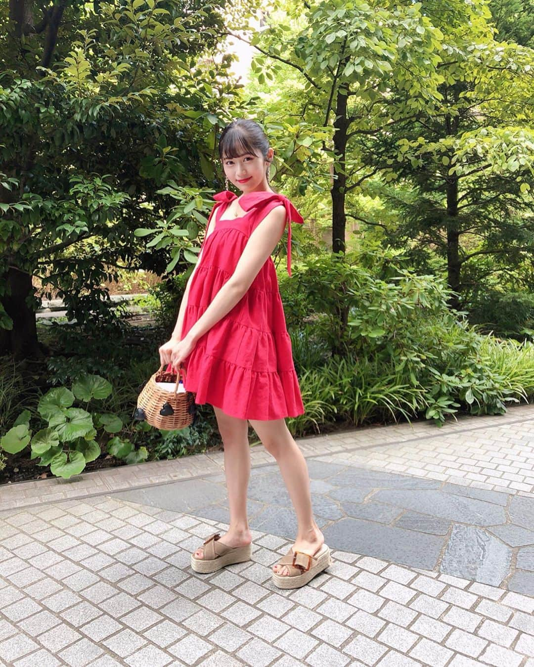 浅野杏奈さんのインスタグラム写真 - (浅野杏奈Instagram)「この夏で1番お気に入りコーデ❤ ️﻿ 最近"饂飩"が"うどん"なのか"わんたん"なのかについて気になる…🧐🥦🥦﻿ ﻿ ﻿ DRESS: #HONEYMIHONEY﻿ SANDALS: #ZARA﻿ BAG: #UNITEDARROWS﻿ ﻿ #photography #photooftheday  #ポートレート #fashion #ootd  #film #followme #アイドル #instagood #instalike #coordinate #instafashion #selfie #粉我 #你好 #时装 #时尚 #赞  #卡哇伊  #コーディネート #gucci」8月9日 21時14分 - this.is.anna_box