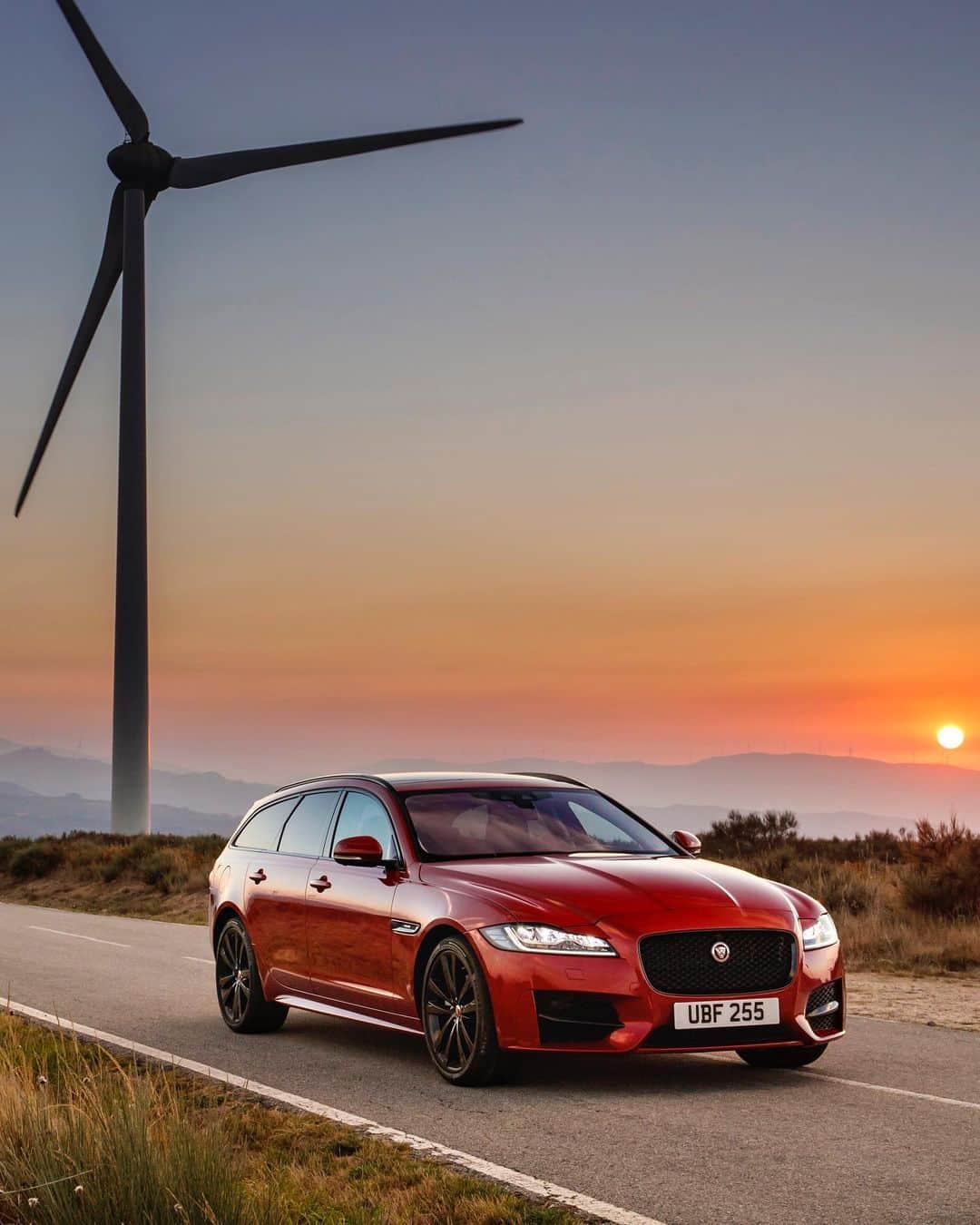 Jaguarさんのインスタグラム写真 - (JaguarInstagram)「From dusk till dawn.  #Jaguar #XFSportbrake #Premium #Luxury #Dynamic #Performance #Estate #AWD #CarsofInstagram #InstaCar」8月9日 21時13分 - jaguar