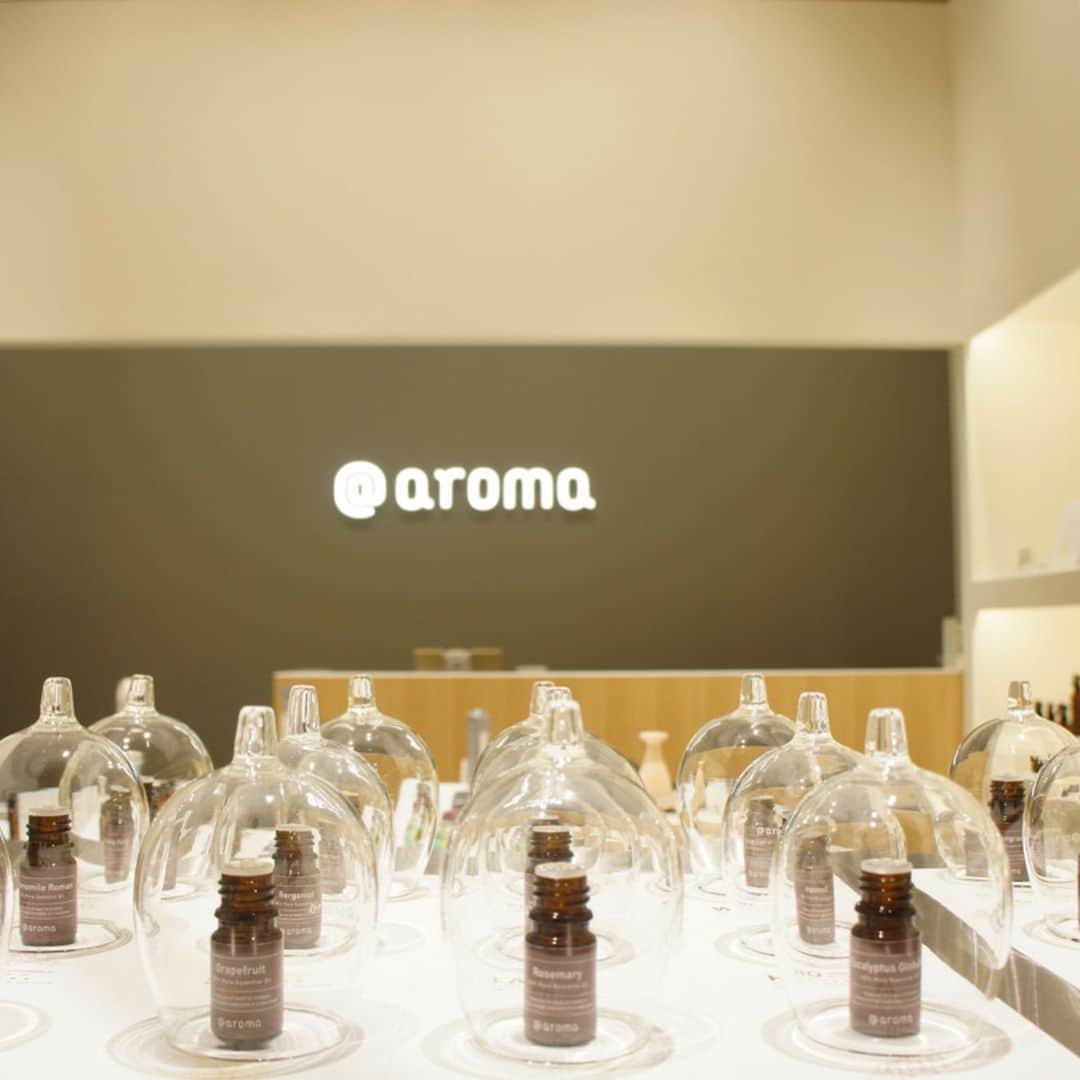 @aroma アットアロマさんのインスタグラム写真 - (@aroma アットアロマInstagram)「四国初出店！アットアロマゆめタウン徳島店、本日オープンしました。 アロマオイルブレンダーでの香り体験など、夏日の暑さにも負けず、初日から賑わいをみせています。 . . #ataroma #aroma #newopen #youmetown #ataromastore #tokushima #アットアロマ #アロマ空間デザイン専門店 #新店 #徳島 #ゆめタウン徳島 #本日オープン #アロマガチャ #四国初出店 #香りのある暮らし #アロマセラピー」8月9日 21時15分 - ataroma_official