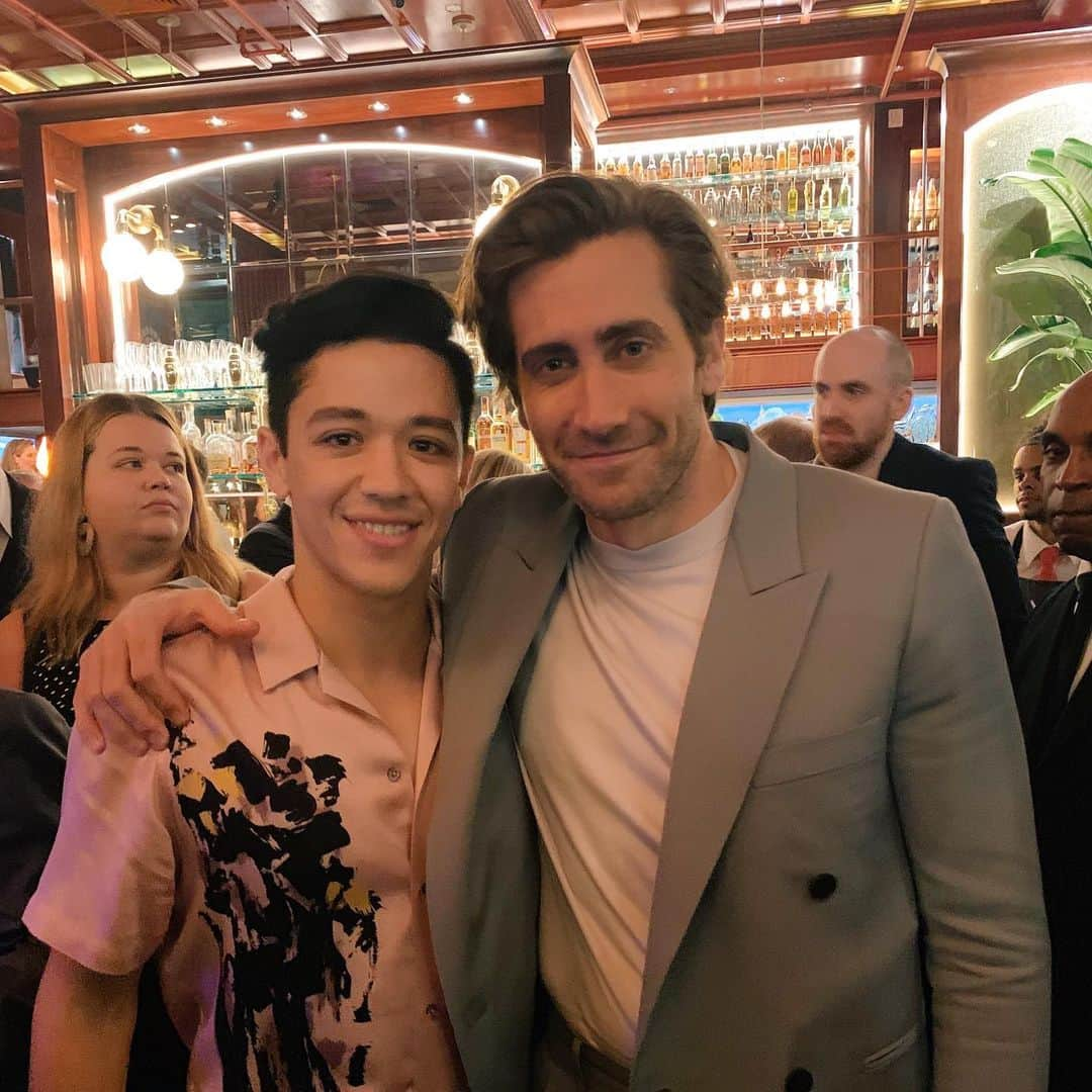 カイル・ハナガミさんのインスタグラム写真 - (カイル・ハナガミInstagram)「Flew to NYC for 24 hours to see this wonderful human’s opening night on Broadway. I love how he still loves to perform in front of a live audience purely for the enjoyment of making people feel something directly. I have been working nonstop this year, which can be creatively draining, but I’m leaving New York inspired to do something different. I miss making art. So if I come up with some weird ish, don’t judge me. Or do. Im good either way. ♥️ #whydoilooksohappy  #imhorriblyunderdressed #oops #wellatleastthatgirlisinfocus」8月9日 21時16分 - kylehanagami