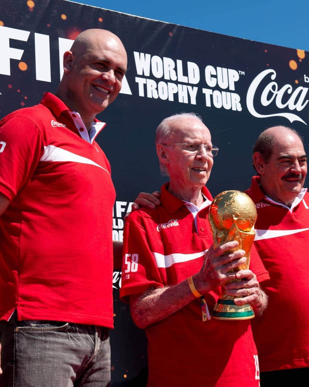 FIFAワールドカップさんのインスタグラム写真 - (FIFAワールドカップInstagram)「Happy 88th birthday, Mário Zagallo! 🎂 The @cbf_futebol legend was the first person to win the FIFA #WorldCup as both a manager and as a player (winning the competition in 1958 and 1962 as a player, in 1970 as manager and in 1994 as assistant manager). 🇧🇷🙌 #Brazil #Brasil #Seleção #Zagallo」8月9日 21時19分 - fifaworldcup