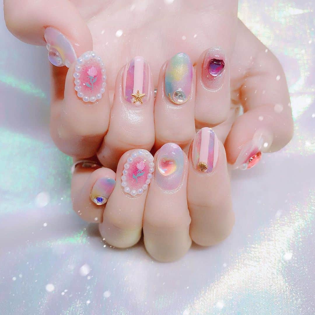 なかやまちえこのインスタグラム：「ピンクとオーロラ✨ #nail #nails #nailart #ネイル #美甲 #ネイルアート  #clou #nagel #ongle #ongles #unghia #japanesenailart #manucure #네일 #젤네일 #네일아트 #네일리스트 #japanesenails #manicurist #gelnails #オーロラネイル #auroranails #ピンクネイル #pinknails #saki ちゃん #ゆめかわ #kawaii #ゆめかわネイル ♡お任せ頂いたので😊🙏♡」