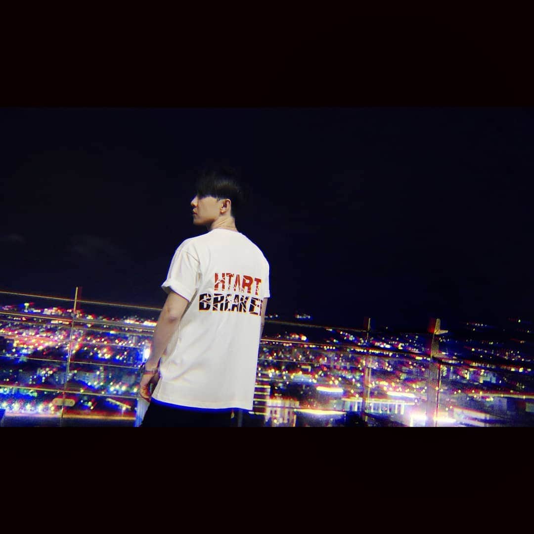 ダンソン・タンのインスタグラム：「HTART BREAKER ✖✖ www.hotheart.com.tw #DT #HOTHEART #唐禹哲 #SEVENDAYS #HTART」