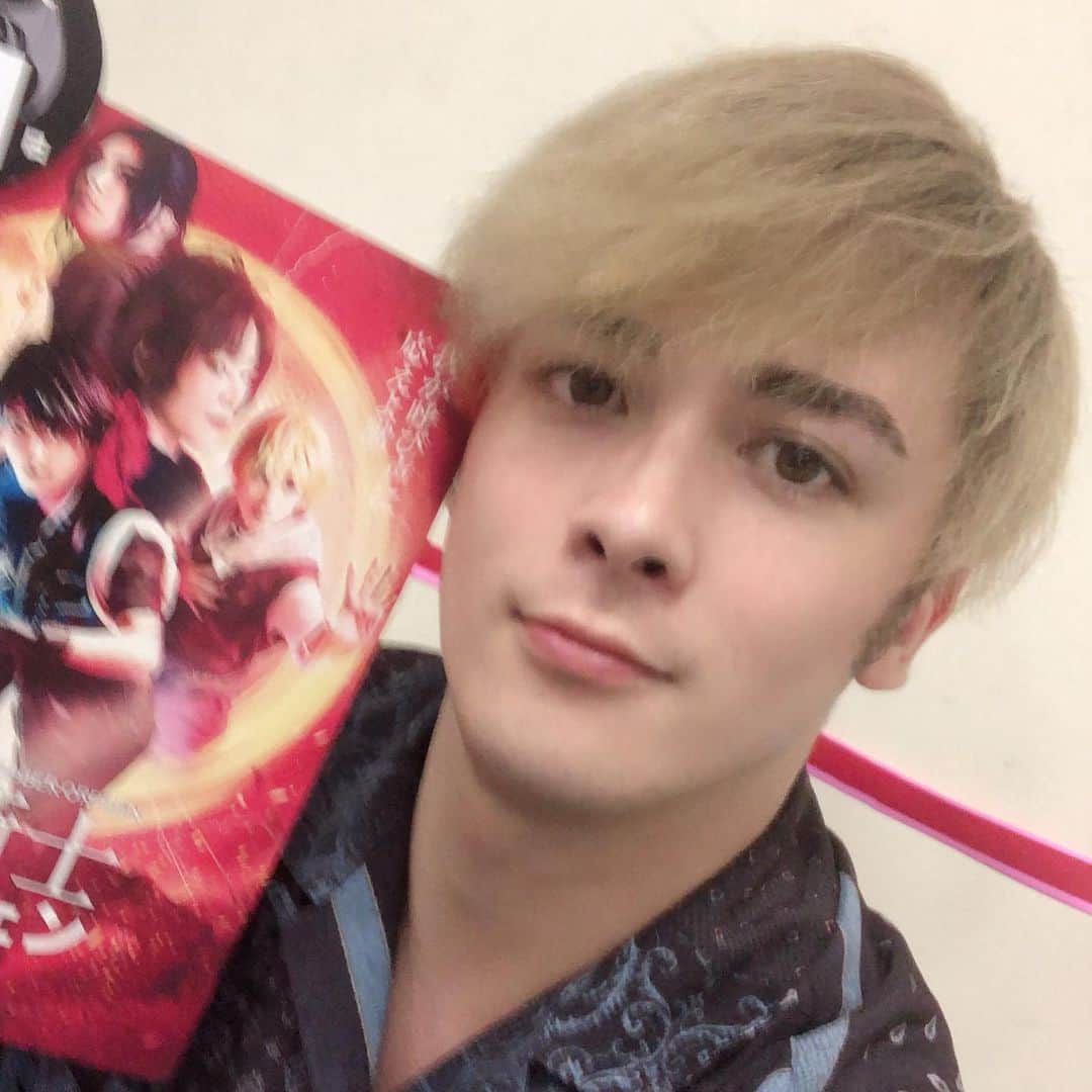 冨森ジャスティンのインスタグラム：「ぶれぶれ。 自撮りへたかよ。笑」