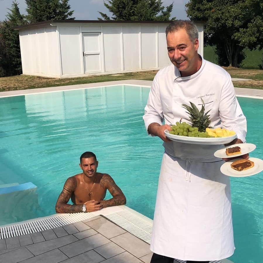 ルイージ・セーペのインスタグラム：「un tranquillo pomeriggio passato con lo chef n1 @chef_ravasini」