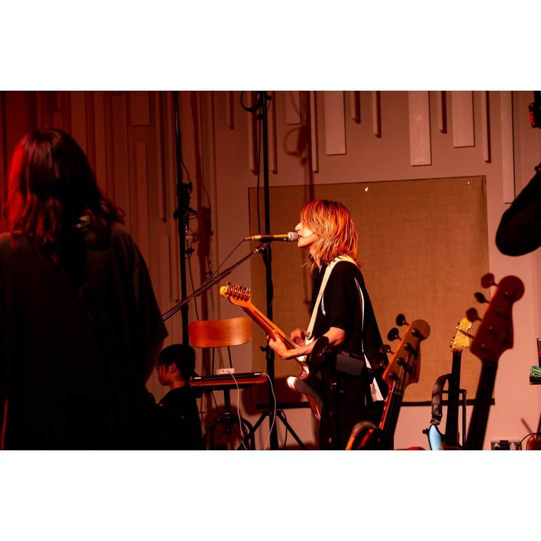 SCANDALさんのインスタグラム写真 - (SCANDALInstagram)「2019.08.09/August 09, 2019 SCANDAL - Fuzzy(Live at Red Bull Music Studios Tokyo) 1.プラットホームシンドローム/Platform Syndrome 2.恋するユニバース/Koisuru Universe 3.会わないつもりの、元気でね/Awanaitsumorino, genkidene 4.まばたき/Mabataki 5.Morning sun 6.ヘブンな気分/Heaven na kibun 7.HARUKAZE 8.Fuzzy 9.テイクミーアウト/Take Me Out 10.瞬間センチメンタル/Shunkan Sentimental 11.Image photo by @takeshiyao  #scandal #her #RedBullMusic」8月9日 21時52分 - scandal_band_official