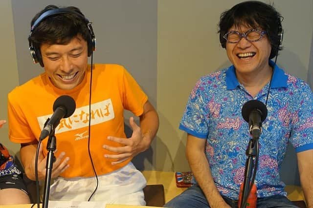 こにわさんのインスタグラム写真 - (こにわInstagram)「【世界一のラジオ】 8月5日、倉本美津留さんのラジオ「お笑いトレジャー！倉本美津留ランド」に出演させて頂きました。  僕のこの楽しそうな顔。  本当に世界一幸せな時間でした。  2枚目の写真、倉本美津留さんがこんなに笑ってくれるなんて、頑張ってきて良かったねと自分を褒めてあげました。  3枚目、石橋貴明さんのものまねしてる時の顔だと思います。 4枚目は、「スポーツ王は俺だ！！」のリアル野球盤で柳田選手を抑えて、王会長と叫んでいる石橋貴明さんですね。🤣😂 そして、来週12日、僕がサンミュージックの若手を1組連れて行きます。 今日、喫茶店で話をしながらこのラジオの凄さ、素晴らしさを伝えてきました。  日本のお笑いは絶対まだまだ希望がある！🤩 倉本美津留さんがこのラジオでそれを教えてくれました。 さあ、全てのエンターテイメントを愛する皆様、ワンピース見つけに行こうぜ！ 「note」で全ての回が聴けます。 URL→ https://note.mu/shiburadi/m/mcb7481dce80e  #お笑いトレジャー」8月9日 21時59分 - koniwa1982