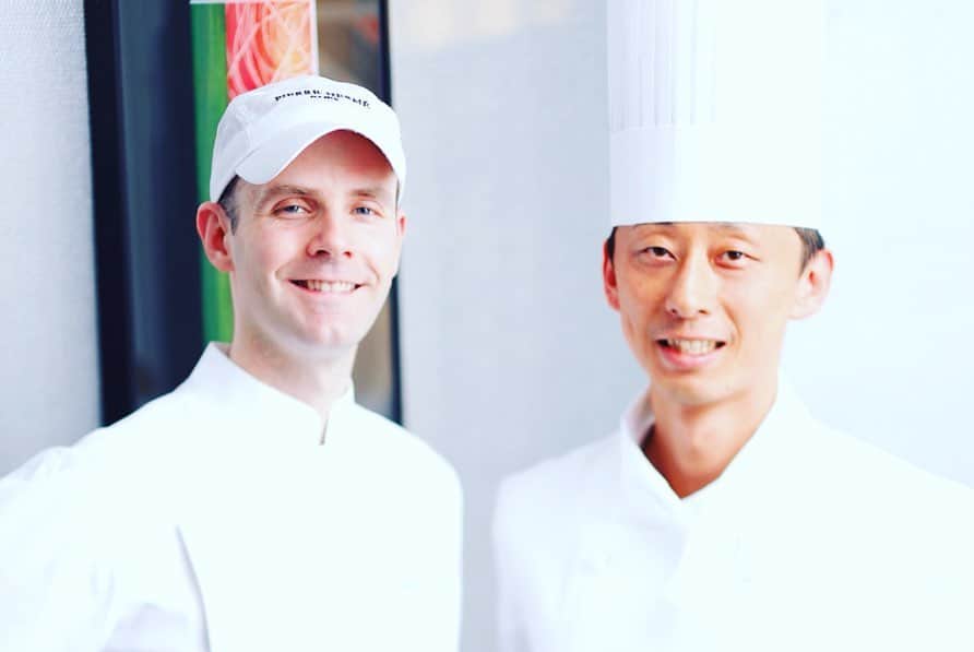 ホテル ニューオータニさんのインスタグラム写真 - (ホテル ニューオータニInstagram)「【8/12(月・祝)開催！スペシャルランチイベント】﻿ ﻿ ピエール・エルメ・パリのシェフパティシエ、パトリック ティボーが手掛ける極上のスイーツと、 ベッラ・ヴィスタ料理長、小出 裕之が手掛けるこだわりの料理を堪能できる、初のコラボレーションランチイベントを開催いたします！﻿ ﻿ ご予約・詳細は、プロフィールから公式WEBサイトの「ベッラ・ヴィスタ」のページをご覧ください。 ﻿  Special summer dessert “Coupe Alma” produced by PIERRE HERMÉ PARIS is now available at our restaurant BELLA VISTA!  #ピエールエルメパリ #ピエールエルメ #ベッラヴィスタ #イベント #コラボレーション #限定ランチ #赤坂 #ホテルニューオータニ #pierreherme #pierrehermeparis #bellavista #summerdessert #specialcollaboration  #akasaka #thepreferredlife @hotelnewotanitokyo」8月9日 22時00分 - hotelnewotanitokyo
