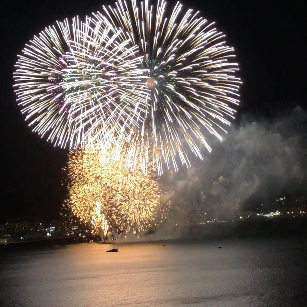 小川愛里奈さんのインスタグラム写真 - (小川愛里奈Instagram)「昨日の琵琶湖花火大会🎇✨ いい写真たくさん✨  #余韻がすごい☺️ #ななさん映てる😂✨ #いい思い出✨  #最後のムービーるなさんの声やばい爆笑」8月9日 22時00分 - o.eri12