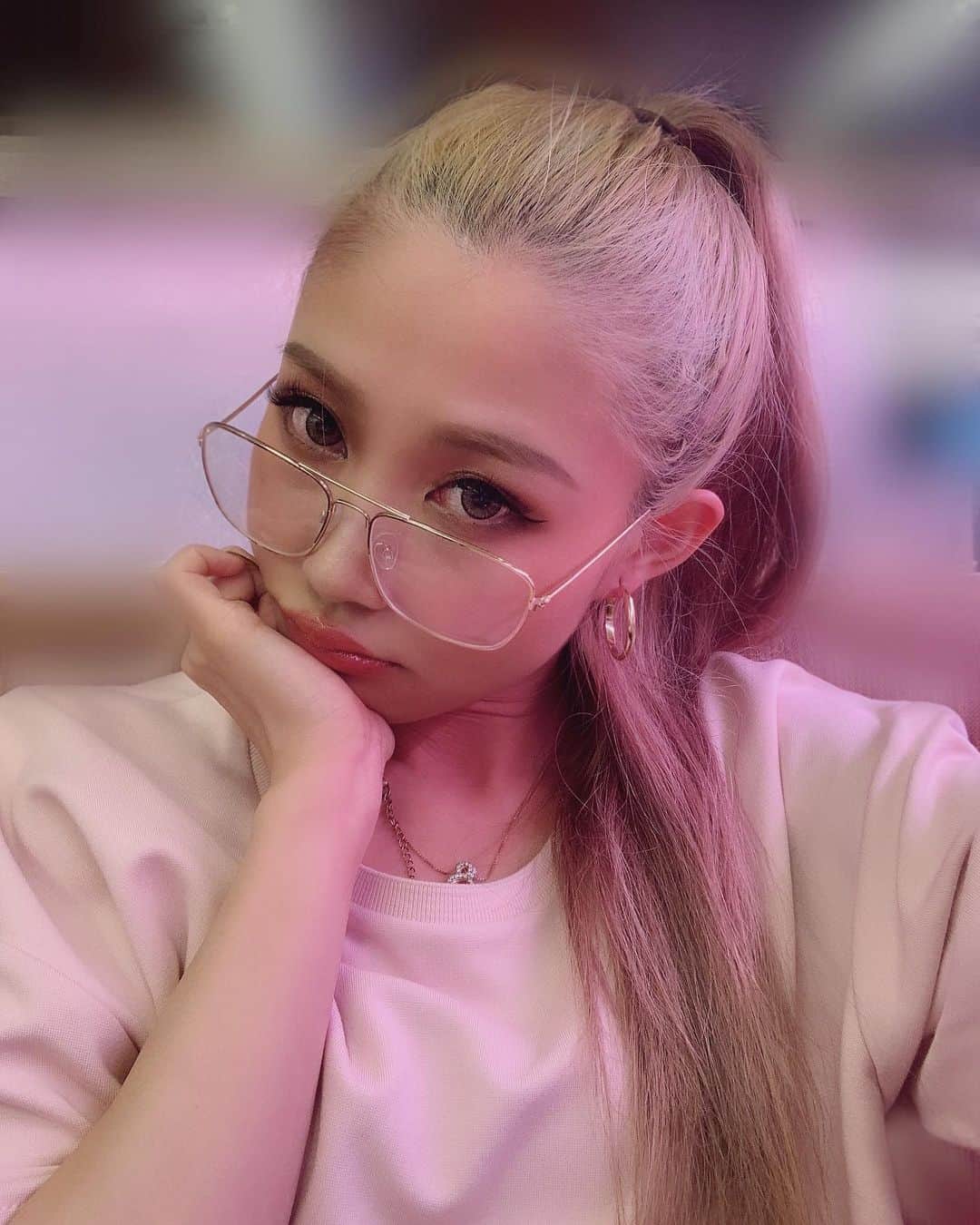のインスタグラム：「Hi.🤚🤚 眠い眠い眠い寝る💤 明日も頑張りまっしょう🤛🤛 #selfe #me #cjd_rina #cyberjapan #stree #style」