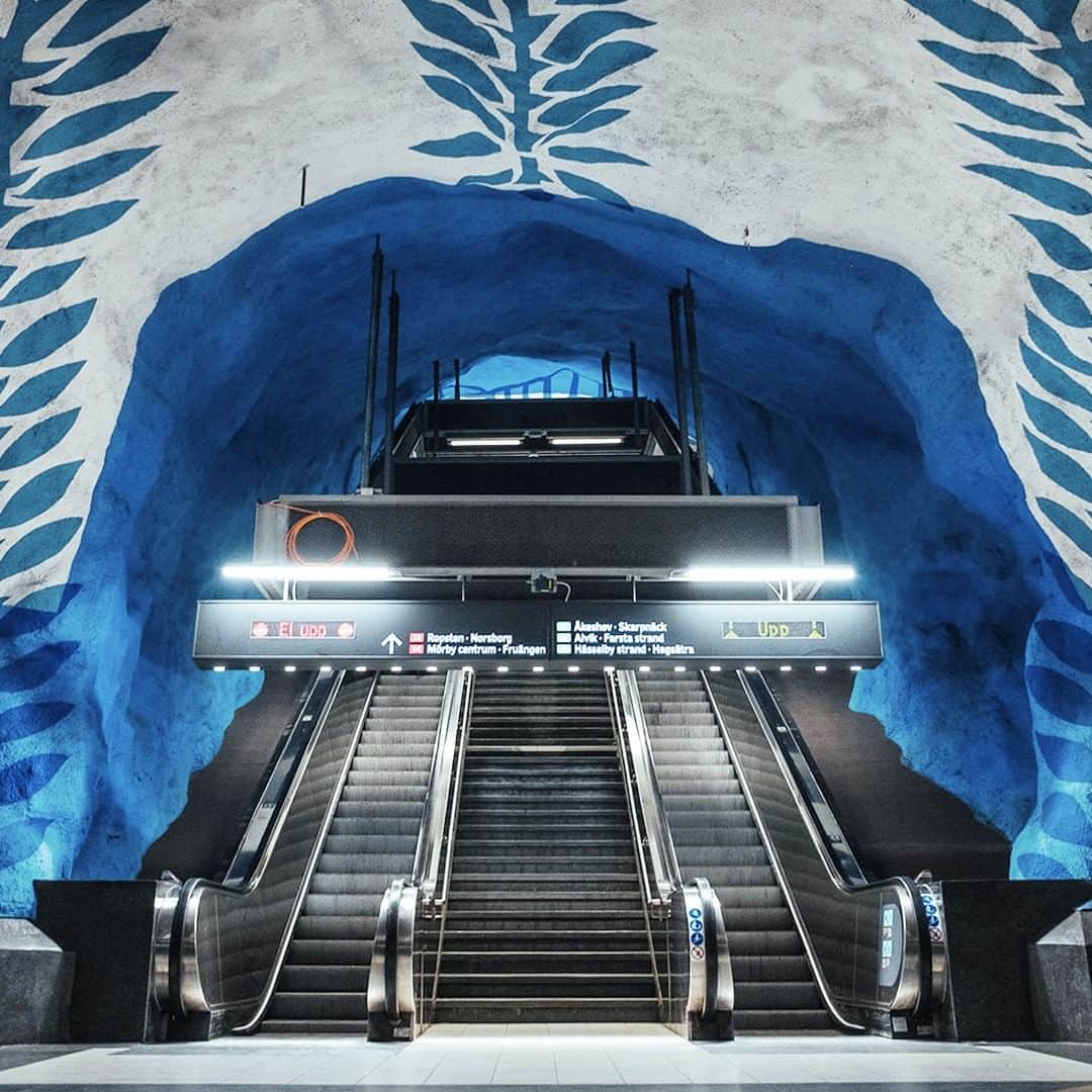 エールフランスのインスタグラム：「In Stockholm, a stair to rise from the earth’s center.  À Stockholm, un escalier depuis le centre de la terre.  #AirFrance #Franceisintheair」