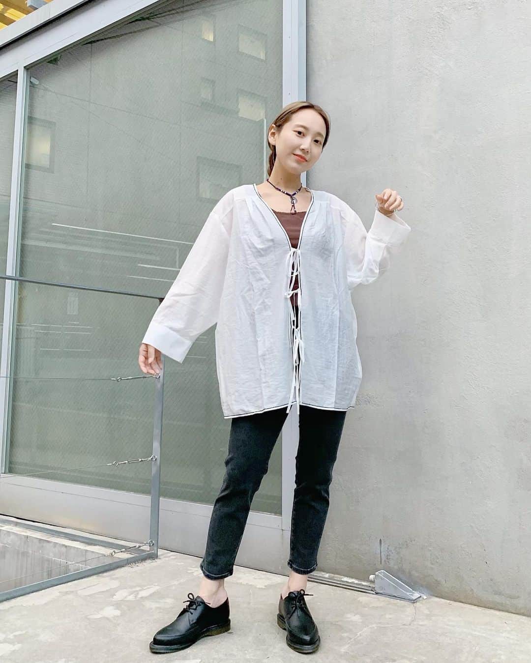 のインスタグラム：「﻿ AWに向けてネイティブ感出して﻿ 着たかった﻿ リボンブラウス🦋🦋🌼🌵﻿ ﻿」