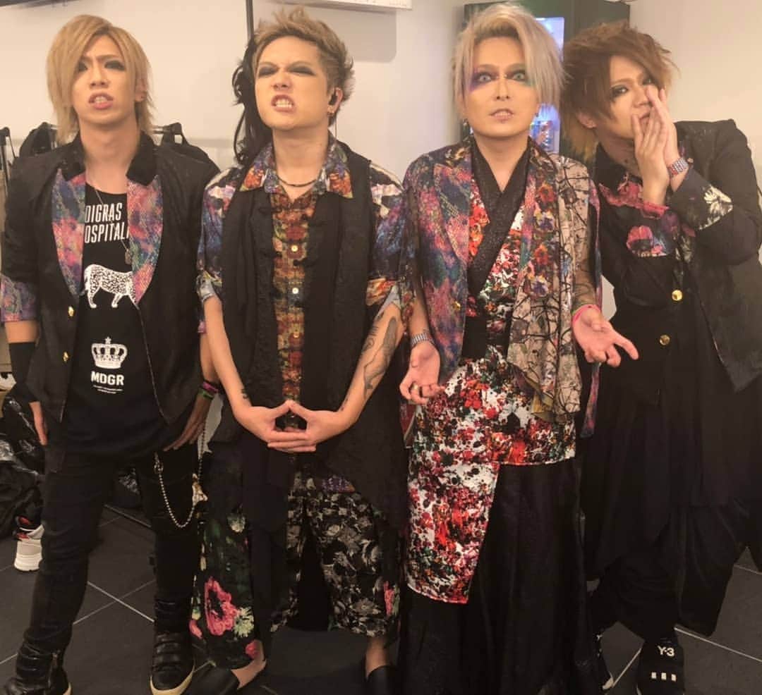 のインスタグラム：「gremlins赤羽ReNYお疲れっした♪ 久々のgremlinsいかがでしたか？ 果たして実験は成功したのでしょうか？  #gremlins #美月にスラップ弾かせる実験 #見事実験失敗 #ドンマイ」