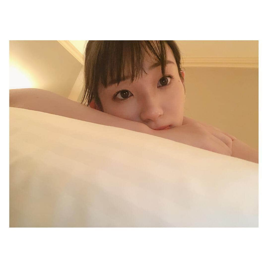 足立梨花さんのインスタグラム写真 - (足立梨花Instagram)「なんじゃこりゃ！？ビールが美味しいぞぉ〜🍻♪﻿ でお馴染みのあだちです。﻿ ﻿ 早めにご飯を終えてお風呂でまったり♡﻿ 明日は「にじいろジーン」です😚🌈﻿ ホテルが最高〜！！！﻿ ﻿ 気持ちいいお布団でぐっすり眠ります💤﻿ おやすみ🌙﻿ ﻿  #KIRIN #キリン #一番搾り #新一番搾り #新おいしい」8月9日 22時24分 - adacchee