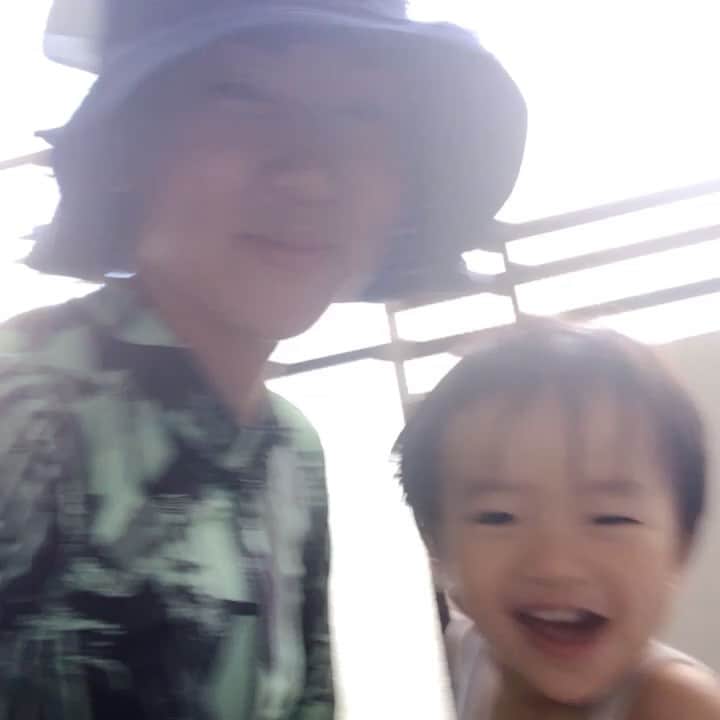 のインスタグラム：「#ベランダプール #一歳半#1y6m #おうちプール#男の子ママ#ラッシュガード#男の子モデル#イアラ#イアラモデルエージェンシー #iara#iaramodelagency」