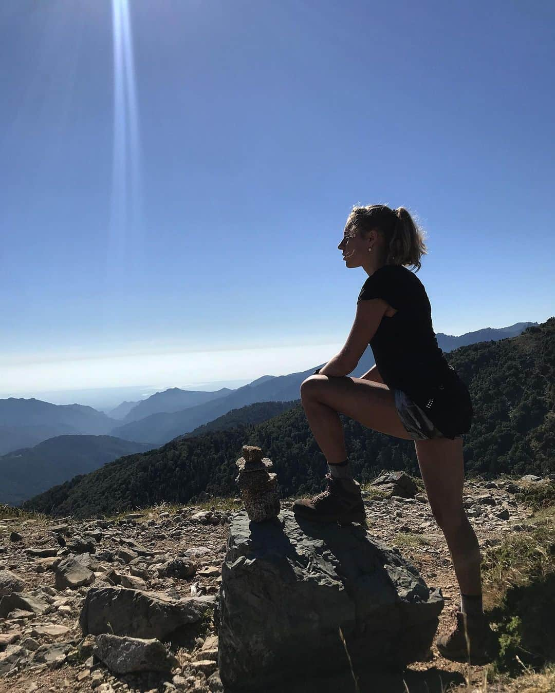 マリー・ギャヨさんのインスタグラム写真 - (マリー・ギャヨInstagram)「Serenity #Corsica #GR20 #Mountains #Nature #Perfect #Wild #Free #Hike」8月9日 22時19分 - marie.gayot