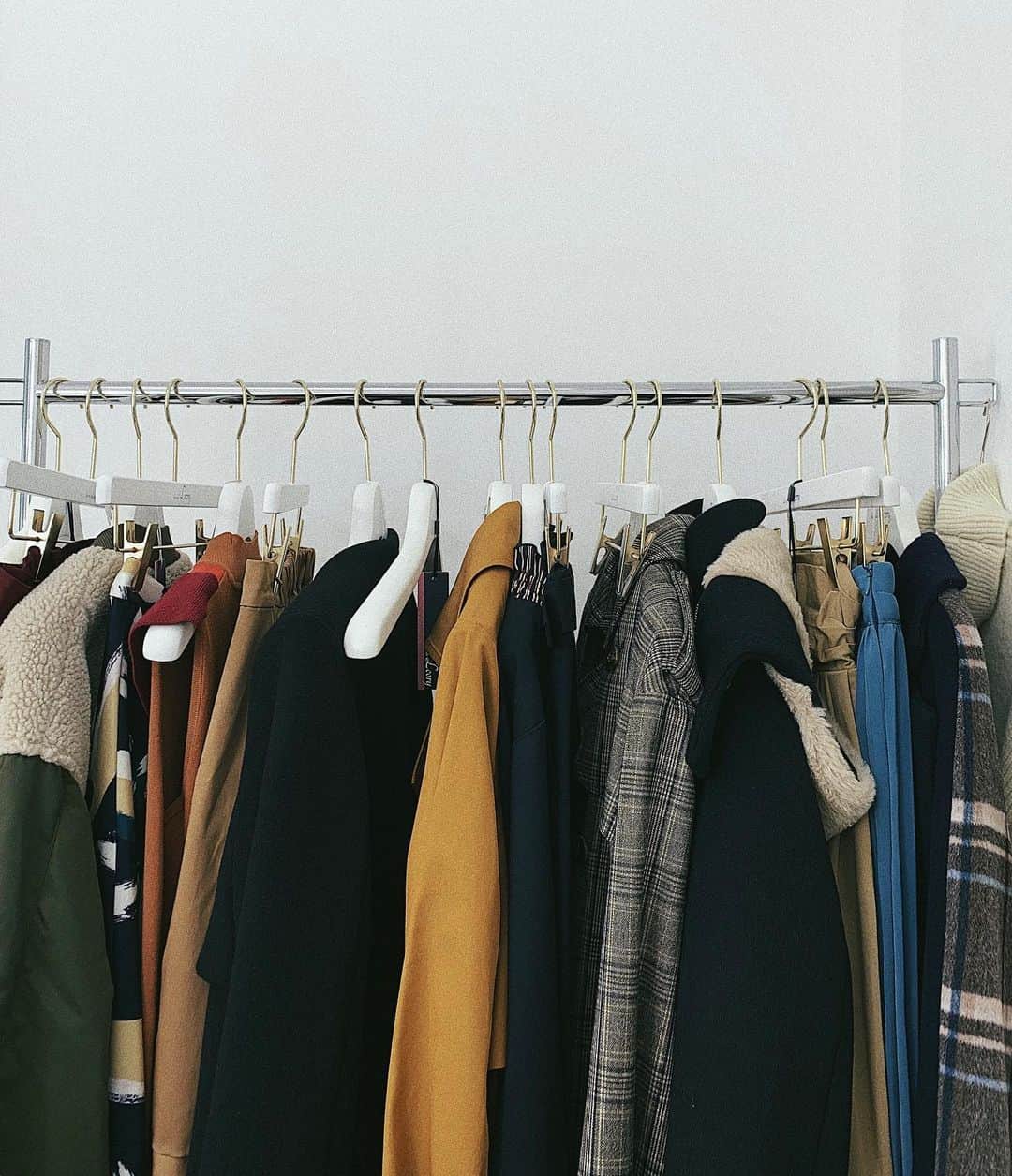 ARISA（和田有沙）さんのインスタグラム写真 - (ARISA（和田有沙）Instagram)「"2019 autumn collection" ㅤㅤㅤㅤㅤㅤㅤㅤㅤㅤㅤㅤㅤ 本日はLeory新作発売日!!!! 沢山の方に選んで頂けて本当に幸せです。ありがとうございます🥺ㅤㅤㅤㅤㅤㅤㅤㅤㅤㅤㅤㅤㅤ  AWのお洋服は今回で2回目。 お洋服を作る大変さ、難しさは 日々実感していて。 ㅤㅤㅤㅤㅤㅤㅤㅤㅤㅤㅤㅤㅤ もっともっと沢山のものをみて 吸収して世界観を表現していけたらなと思います😌✨ㅤㅤㅤㅤㅤㅤㅤㅤㅤㅤㅤㅤㅤㅤㅤㅤㅤㅤㅤㅤㅤㅤㅤㅤㅤㅤ １人でも多くの方にLeoryを選んで頂けますように✨ㅤㅤㅤㅤㅤㅤㅤㅤㅤㅤㅤㅤㅤ  ㅤㅤㅤㅤㅤㅤㅤㅤㅤㅤㅤㅤㅤ ㅤㅤㅤㅤㅤㅤㅤㅤㅤㅤㅤㅤㅤ #laviedeleory#leory#LeoryxEBLÓA #autumn#winter#fashion#ラヴィドゥレオリー#レオリー#レオリーエブロア」8月9日 22時20分 - wadaarisa