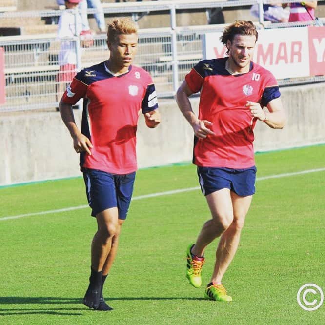 のインスタグラム：「Hi Diego, I had a wonderful experience to play with you on the same team and it is a treasure in my life. Hope you enjoy your second career. Ryo #diegoforlan  #cerezoosaka」