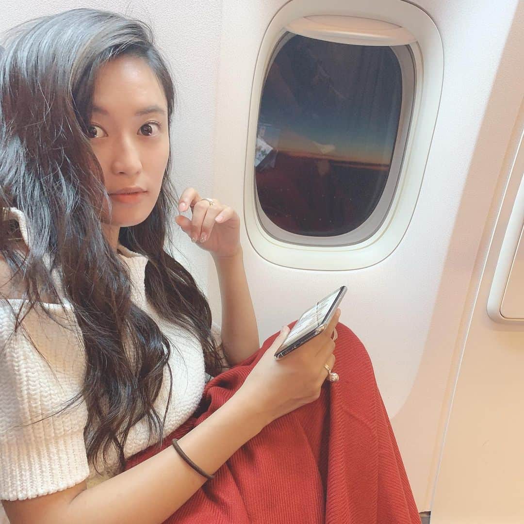 小島瑠璃子さんのインスタグラム写真 - (小島瑠璃子Instagram)「📸 飛行機の中。 飞机里✈️」8月9日 22時25分 - ruriko_kojima