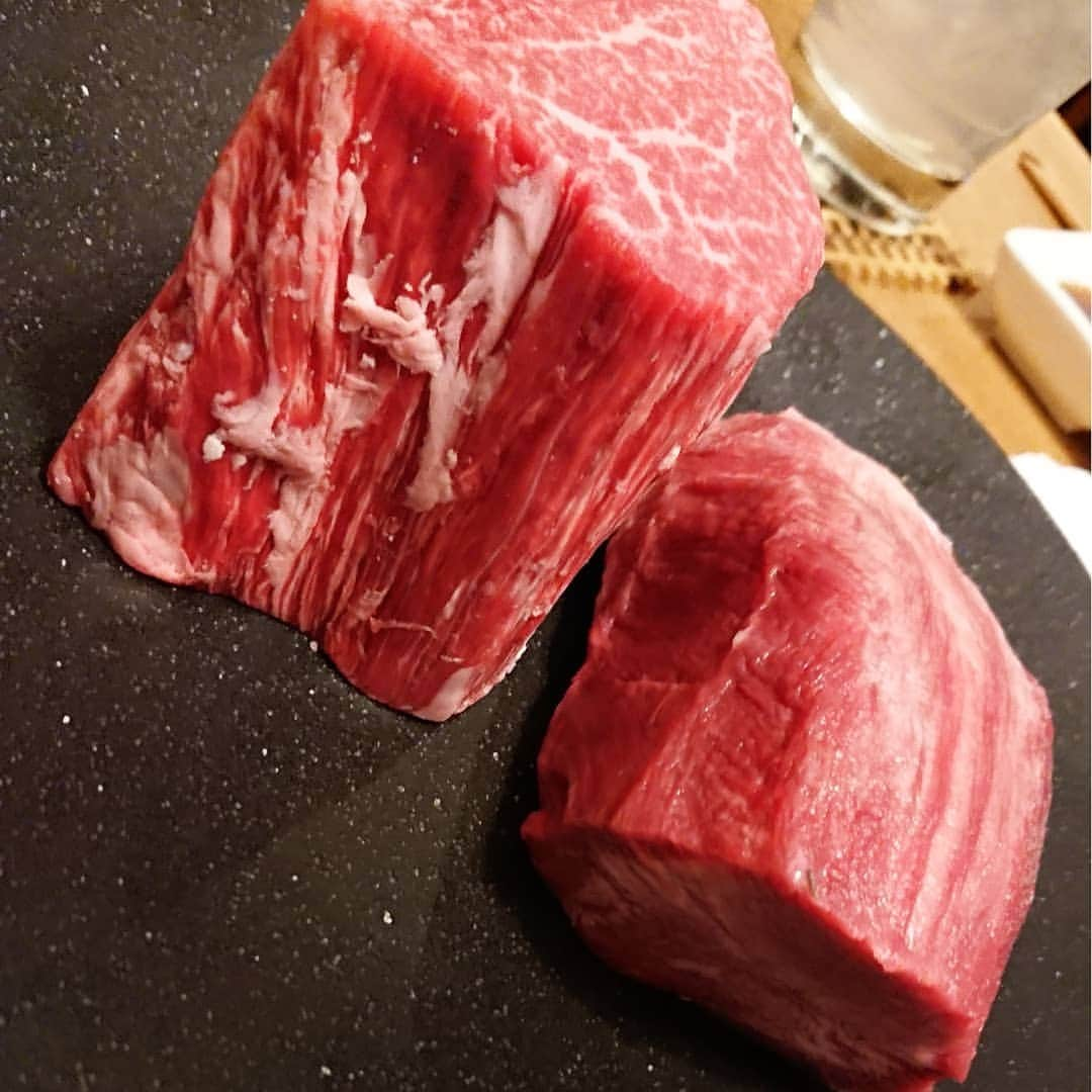 吉井怜さんのインスタグラム写真 - (吉井怜Instagram)「好きです、牛タン♪ 焼肉では牛タンが一番好きなんだな～♪ 話変わって、 30過ぎてからずーっと思っていたのだけど．．． 足の筋肉をつけたい。 お腹周りをスッキリさせたい。  そんな訳で、ウォーキングや家でも出来る体幹トレーニングを生活に取り入れることにしました！  体幹トレーニングなら、気候や気象状況を言い訳に出来ないもんね。 長いこと甘やかしてきた体だから時間かかりそうだけど、めげずに！ 毎日やることが大事！  #初心者でも出来る #自分に合った  #体幹トレーニング始めました #食欲旺盛  #猛暑に負けない  #吉井怜 #amebablog #吉井怜オフィシャルブログ #aquamarine18 #シェア投稿 #複数枚アップ」8月9日 22時27分 - rei_yoshii