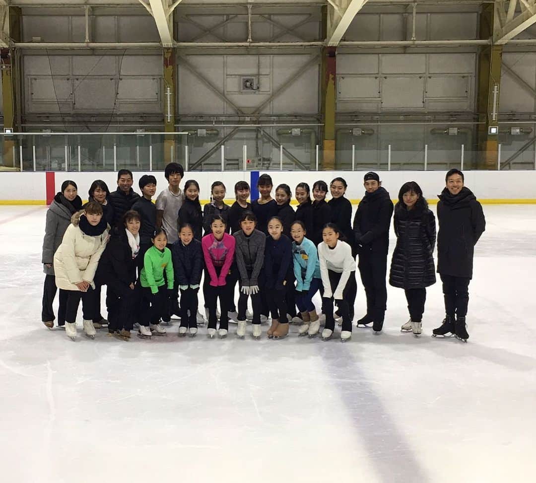 無良崇人さんのインスタグラム写真 - (無良崇人Instagram)「7日より今日まで札幌スケート連盟さんより依頼を頂いて札幌にて「ウィンタースポーツ塾 エキスパート事業 フィギュアスケート スキルアップ講習会」に講師として父と2人で行ってきました！ いろんな年齢層の選手の子供達をグループレッスンするのは初めてだったので大変勉強になりました！ 少しでも自分の知識が選手のみんなの役に立ってくれるといいなと思います！ このような機会をいただいた札幌スケート連盟様ありがとうございました！ 選手のみんなシーズン始まるけど頑張って！！ #札幌スケート連盟 #フィギュアスケート  #figureskate #traningcamp  #無良崇人#無良隆志 #coaching  #teamorangecheers」8月9日 22時28分 - takahitobh5d