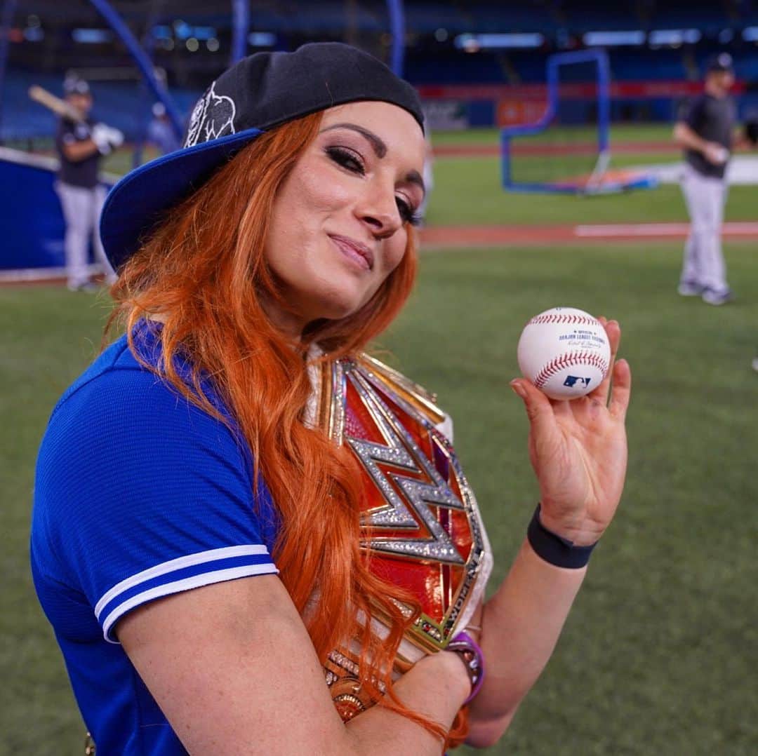 WWEさんのインスタグラム写真 - (WWEInstagram)「Taking in batting practice with the @bluejays! #SummerSlam」8月9日 22時29分 - wwe