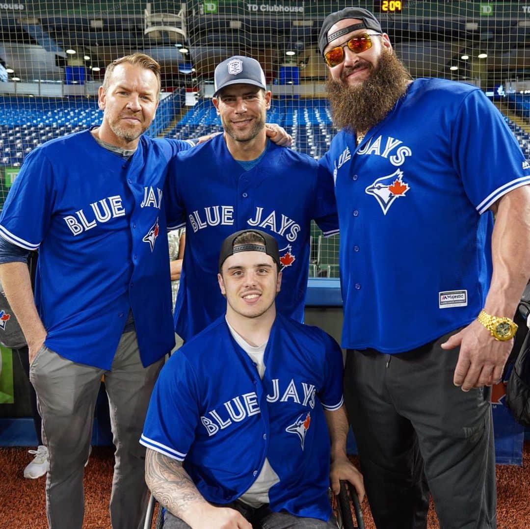 WWEさんのインスタグラム写真 - (WWEInstagram)「Taking in batting practice with the @bluejays! #SummerSlam」8月9日 22時29分 - wwe