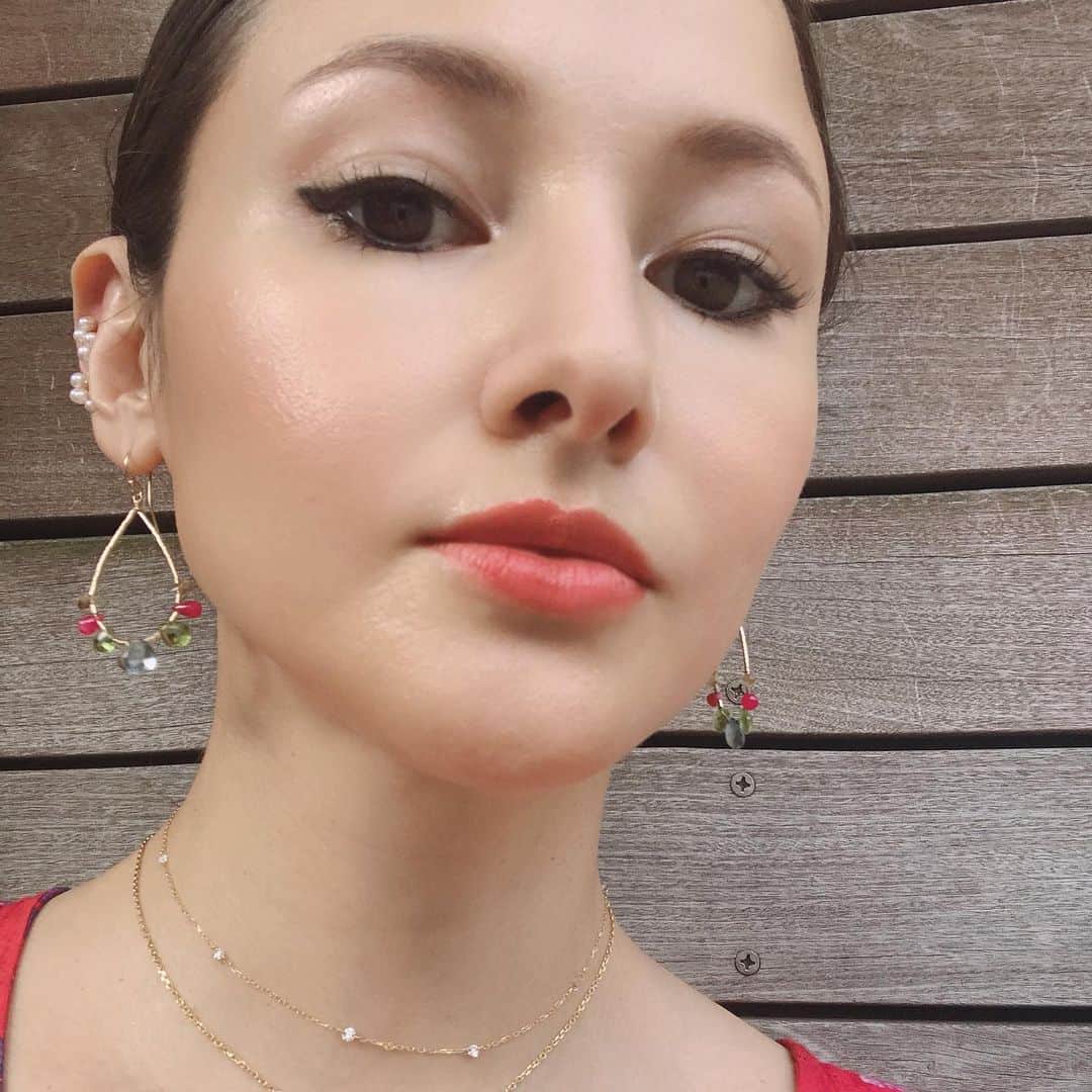 橋本麗香のインスタグラム：「💋💄😍 この秋のヘビロテ決定❤️ ． @rmkofficial 新作達が素敵です❤️ #ストーンブロッサムリップス 03 フレイバフル」