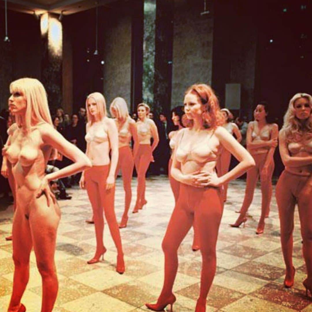 トームさんのインスタグラム写真 - (トームInstagram)「VB40 #1999 #VanessaBeecroft at the #museumofcontemporaryart #Sydney #johnkaldorprojects  20 years ago this week  #art #madebywomen」8月9日 22時35分 - tomenyc