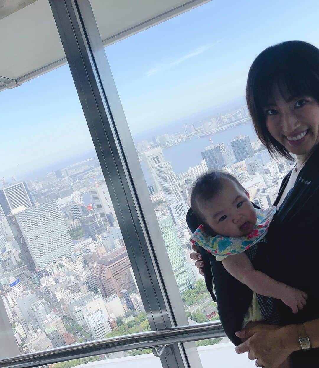 庄司ゆうこさんのインスタグラム写真 - (庄司ゆうこInstagram)「ママ友と子連れランチで豆腐屋うかい&東京タワーに行ってきたよ🤗 リニューアルオープンしていて、かなり高いところまで登れました^_^ ももちゃん抱っこ紐だとご機嫌でずっとキョロキョロしてました✨✨ ランチ中ずっとお昼寝タイムだったので帰りのタクシーもぐずらなかったよ🤗 #とうふ屋うかい#東京タワー#子連れランチ#ママ友#もうすぐ#生後4ヶ月#ももちゃんです🤗#赤ちゃんのいる暮らし」8月9日 22時37分 - yuko.shoji