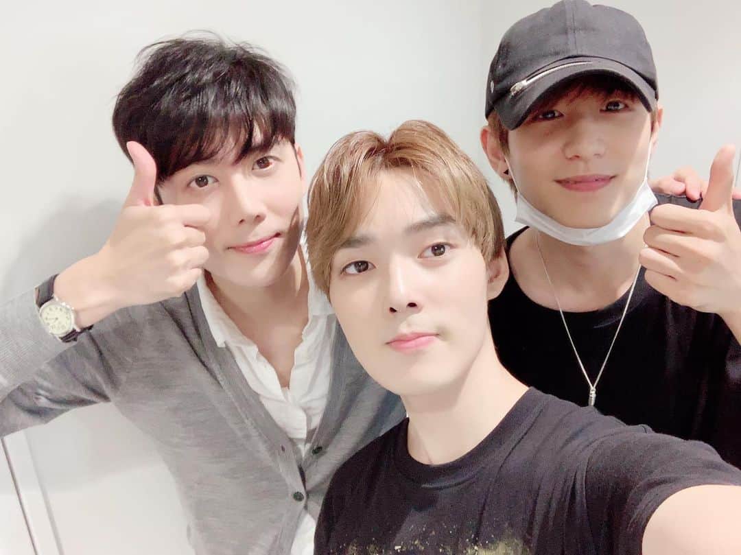 ヨンソクのインスタグラム：「오늘 너무 좋았고 재밌었고 감동이었습니다! 최고오!~! 잘자~ 마지막까지 화이팅!」