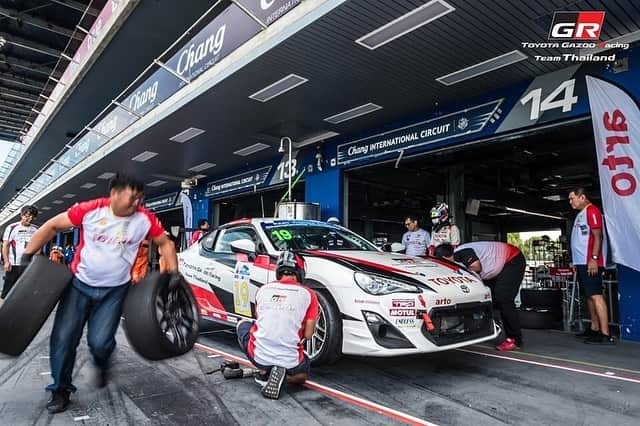 Toyota team thailandさんのインスタグラム写真 - (Toyota team thailandInstagram)「TOYOTA Gazoo Racing team Thailand x RAAT Thailand Endurance Championship International 2019 Round 2: 9-10 August @BRIC วิ่งกันยาวๆ 6 ชั่วโมงครับ ผล Qualify:  TOYOTA 86: Touring Car อันดับ 1 No.19: Arto // MadCow // Naoki Kawamura อันดับ 2 No.20: Man // Ton // X TOYOTA Vios OMR:  อันดับ 2 No.37: Kentaro Tsuchitori // NatChang // Ohm #TeamWork #TOYOTAteamThailand #CheerThai #ThaiPride #ไม่เชียร์ไทยแล้วจะเชียร์ใคร #แข่งรถ #นักแข่ง #ทีมคนไทย #Car #RaceCar #Racing #SuperCar #TOYOTA86 #Buriram」8月9日 22時45分 - toyotagazooracingteamthailand