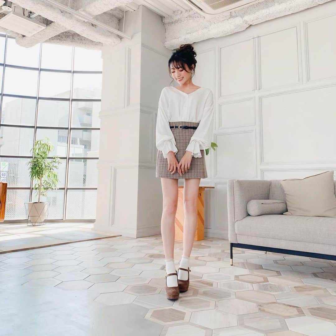 志田友美（ゆうみん）のインスタグラム：「人間ドックをした事により 大人の階段登りました😎😎 @newlyme_official  #ootd #todayscode #japanesegirl #me  #newlyme #instalike #instalove  #撮影 #大阪  #秋服 #バリウム #右腰あげてと言われ #左腰あげて後々ジワる #右に三回転 #いやいや #無理って #胃カメラなんてしたくない #生きてるだけで丸儲け」