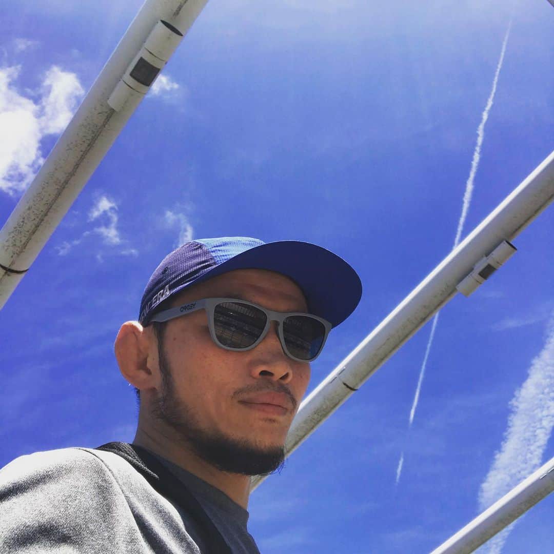 宇野薫のインスタグラム：「UNORUN  #今朝のみなとみらい 【ニューエラ アウトドア】の ジェットキャップ テック エア が ランニングやトレーニングどちらにも使いやすくて良い！  #UNORUN #caoluno #newerajapan  #neweracap #oakleyfrogskins #onehundredathletic #100athletic」