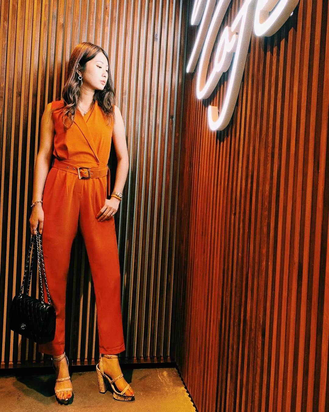 のインスタグラム：「ORANGE🍊 . この前お買い物してたら 買ったもの全てオレンジだった🤦‍♀️ . 好きになると しばらくそればっかになりがち💋 . #misakicode #code #fashion #コーデ #ファッション #夏 #summer #resexxy #chanel #夏コーデ #orange」