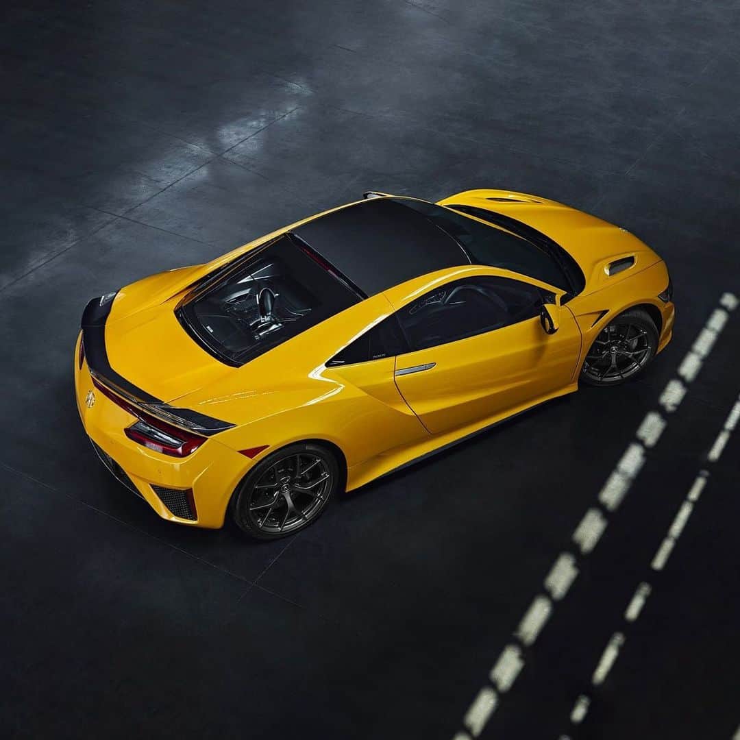 HYPEBEASTさんのインスタグラム写真 - (HYPEBEASTInstagram)「#hypeAF: @Acura has announced that it will offer the NSX supercar in “Indy Yellow,” a homage paint option inspired by the “Rio” and “Spa” yellow hues seen on the first-gen NSX. The 2020 NSX is equipped with a 573 BHP twin-turbocharged 3.5-liter V6 that gives its power-packed supercar rivals a run for their money. The yellow hue is a $1,000 USD optional extra for the $157,500 USD NSX, while the black option is considered a standard choice.⁠⠀ Photo: Acura」8月9日 22時56分 - hypebeast