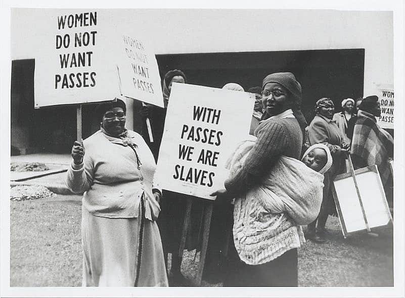 ナオミ・キャンベルさんのインスタグラム写真 - (ナオミ・キャンベルInstagram)「On this day in 1956, over 20,000 South African women came together to march in the face of injustice and oppression, protesting against laws restricting the movements of black women. Today, August 9th now marks #NationalWomensDay in South Africa, where we are reminded of how far the country has come, and how much further opportunity there is for change.. We stand with you, My  South African sisters !!! 🇿🇦✊🏾♥️ #YouStrikeAWomanYouStrikeARock #NAOMIAFRICA」8月9日 22時56分 - naomi