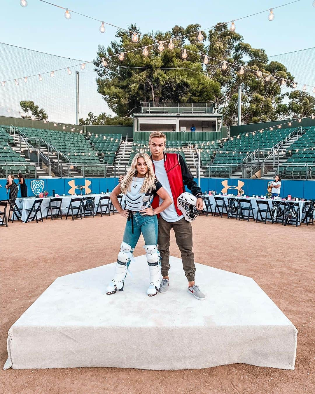 サマンサ・ペスゼックさんのインスタグラム写真 - (サマンサ・ペスゼックInstagram)「Last night... WOW! I don’t come from the softball world (obvi) but being able to watch @jen_schro in action was amazing. She’s inspiring the next generation of catchers. She’s changing the game and she’s changing the equipment (so freakin cool-congrats)!!! • You motivate ME to continue to inspire our @beamqueenbootcamp community and you push me to find new ways to grow. Thank you for all that you do in the softball world and all that you do everyday for those around you. You’re a special cat my friend. Lucky to have been a small small piece of the action last night! Xo」8月9日 23時05分 - samanthapeszek