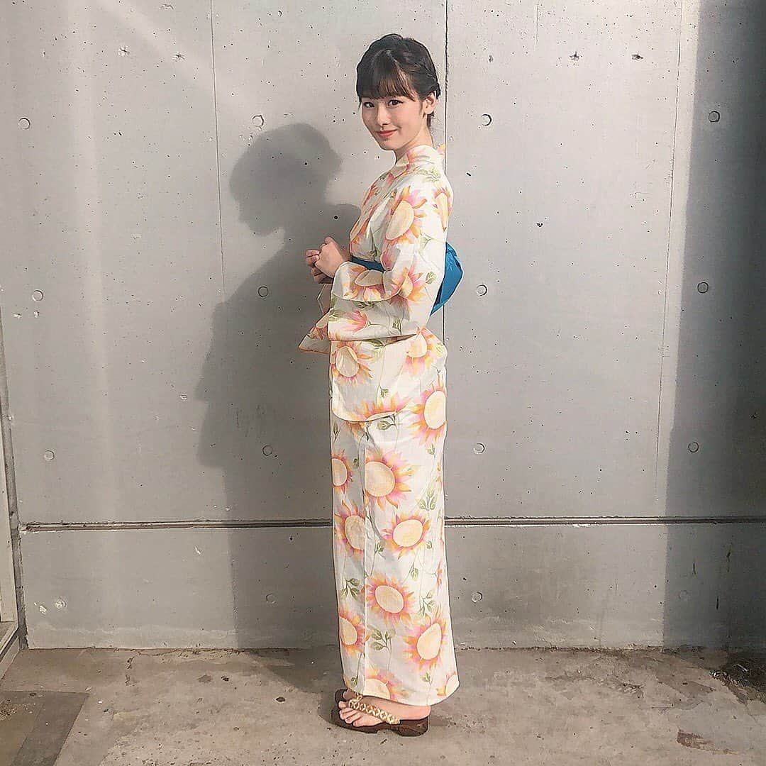 浅井七海さんのインスタグラム写真 - (浅井七海Instagram)「.﻿ ﻿ ﻿ ﻿ 浴衣 Day1﻿ ﻿ ﻿ 今日は三日連続握手会の﻿ 1日目、浴衣祭りでした🎆﻿ ﻿ 太陽のようなひまわりという﻿ 素敵な柄の浴衣でなんだか﻿ 見ているだけで元気を貰えるような﻿ というか頑張ろうと思える柄です☺︎﻿ ﻿ 夜遅くまでありがとう。﻿ 明日は朝イチから﻿ よろしくお願いします🌻﻿ ﻿ ﻿ #AKB48 #個別握手会 #個握﻿ #浴衣祭り #浴衣 #まとめ髪 ﻿ #浴衣ヘアアレンジ #ひまわり ﻿ ﻿ ﻿ ﻿」8月9日 23時05分 - naamin48_