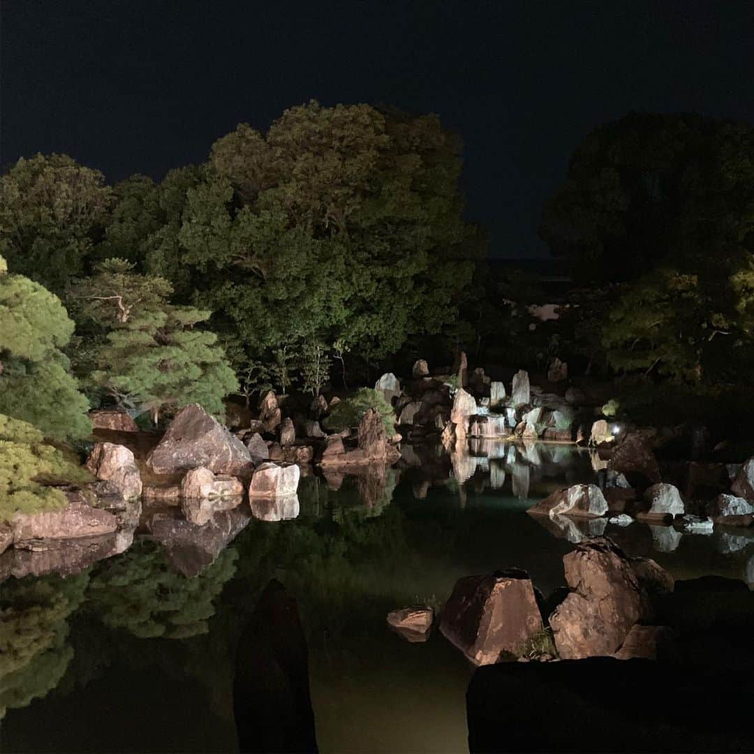 桜井奈々さんのインスタグラム写真 - (桜井奈々Instagram)「二条城のライトアップ 去年良すぎて！！今年も。  今年は両親も一緒✨  ほんっとに！！昼間は溶けそうな 京都ですが、、真夏の京都の楽しみはライトアップ！  今年も美しかった✨  #二条城#ライトアップ#京都#夏休み#家族旅行#子連れ旅行」8月9日 23時06分 - sakurai_nana7