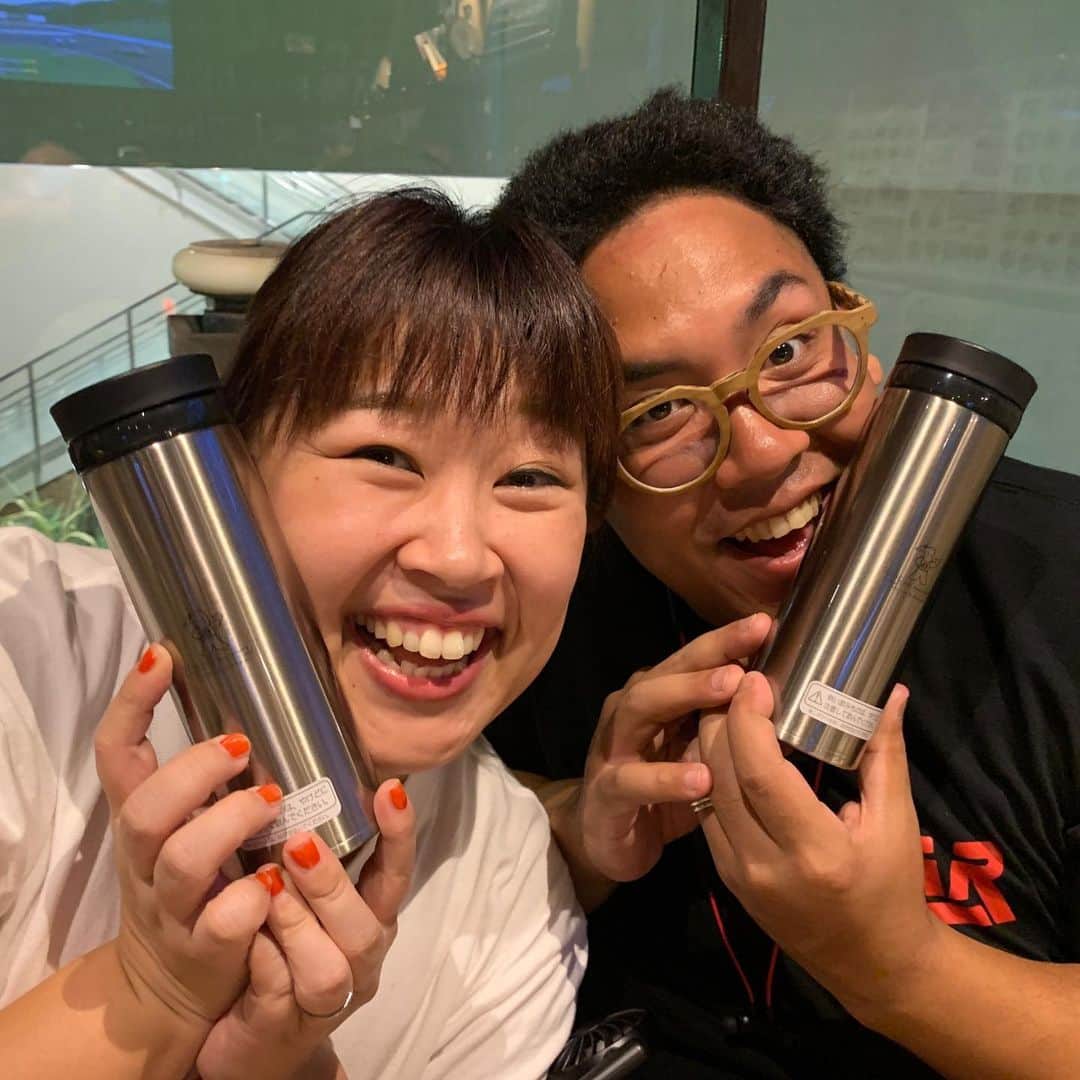 マービンJr.のインスタグラム：「お揃いのタンブラーをプレゼントで貰いました！嬉し！ #有難い #助かる #今日も一緒 #株式会社BSホールディングス #ゆるキャラ #BSくん #タンブラー #髪切りました」