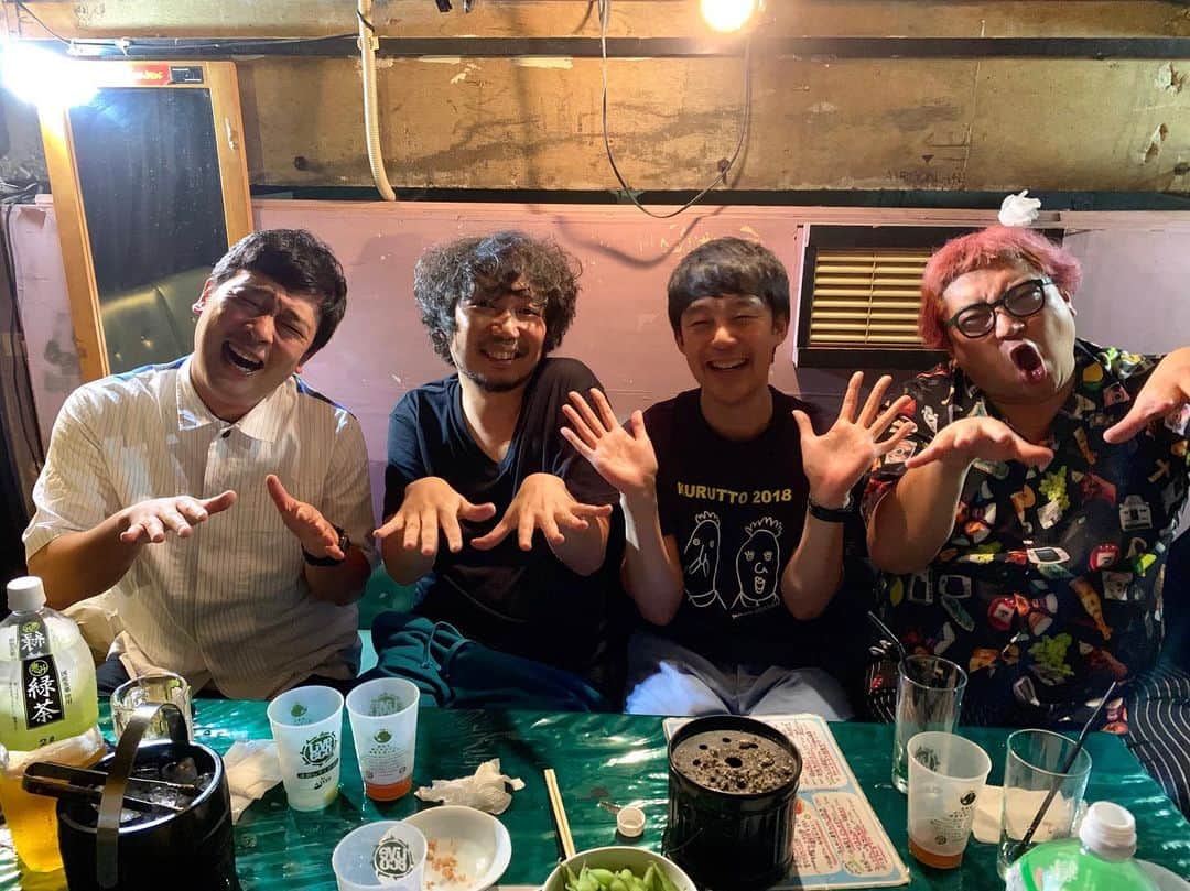 のインスタグラム：「マンボウやしろトークライブ、ゲストでした！  すんごく楽しかったのでした！！ やっぱり魅力的な人だな〜  同期で写真〜嬉しいです！  #マンボウやしろ #デッカチャン #ガリットチュウ熊谷茶 #佐久間一行 #ロフトプラスワン #新宿」