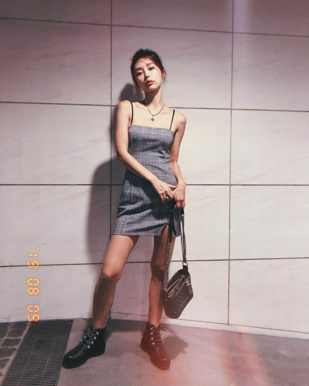 加治ひとみさんのインスタグラム写真 - (加治ひとみInstagram)「私服。💋🧡⚡️🎬 - - dress☞ @h.ours  shoes☞ @31philliplim  bag ☞ @chanelofficial」8月9日 23時28分 - kaji_26