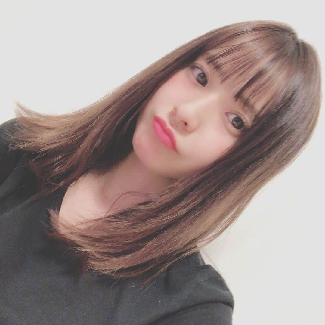 ヒガリノさんのインスタグラム写真 - (ヒガリノInstagram)「__ . 問題だらけの私のブリーチ毛。 ヘアメンテ。@liko_by_maris . #hair #hairmaintenance #maintenance #tokyo #maintenanceday #treatment #straighthair #straightperm #likobymaris #liko #hairsalon #ヘアメンテ #メンテナンス #表参道 #比嘉梨乃」8月9日 23時30分 - __higarino__