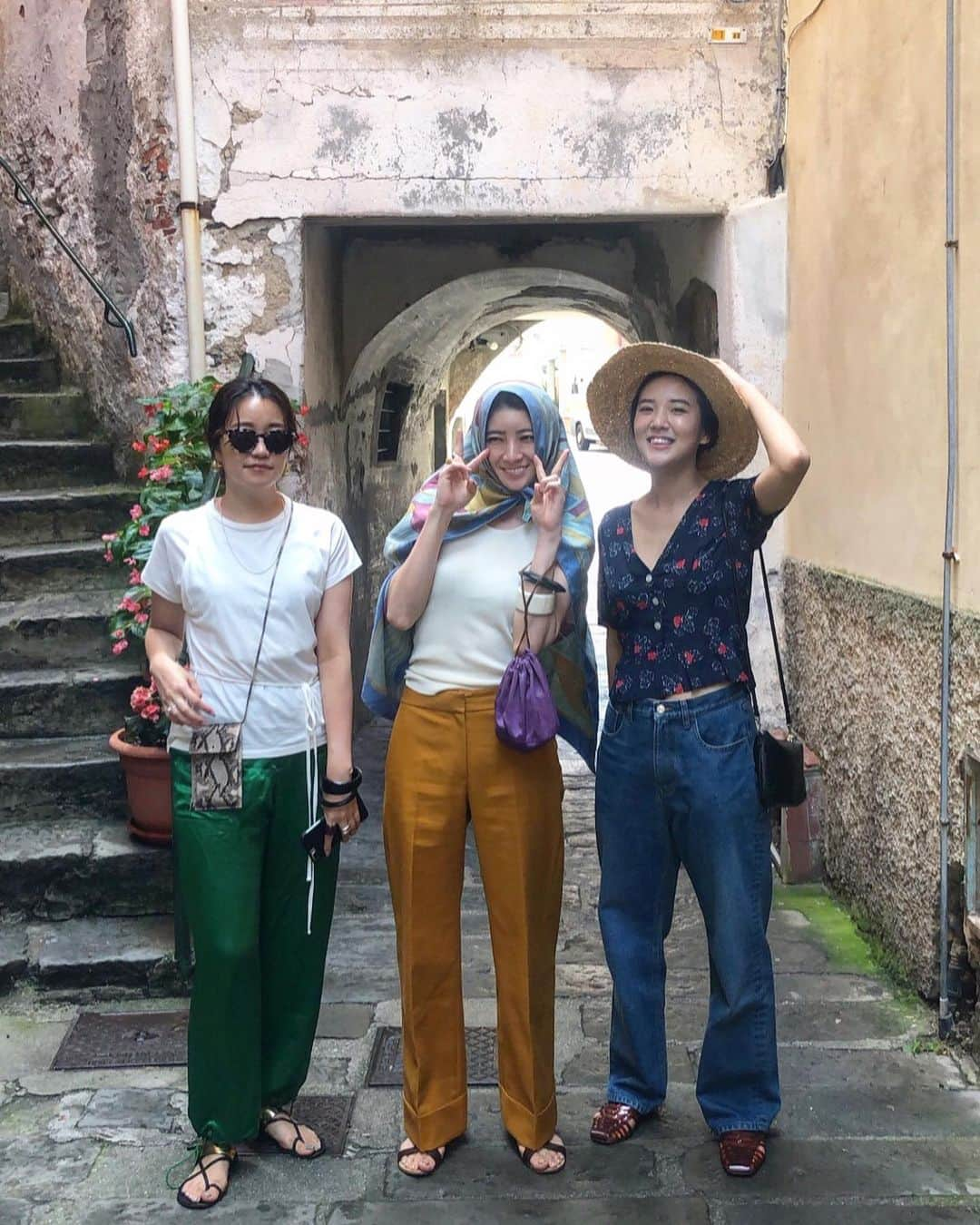 吉田怜香さんのインスタグラム写真 - (吉田怜香Instagram)「社員旅行ではじめての イタリアにきておりんす🧡 誕生日からわたしの夏がようやくスタート🍦 . #チンクエテッレ #陽気でかわいらしい世界遺産の街 #シーフードおいしい🦞 #日焼けをおそれている私 #よしだ_旅」8月9日 23時31分 - reikayoshida_