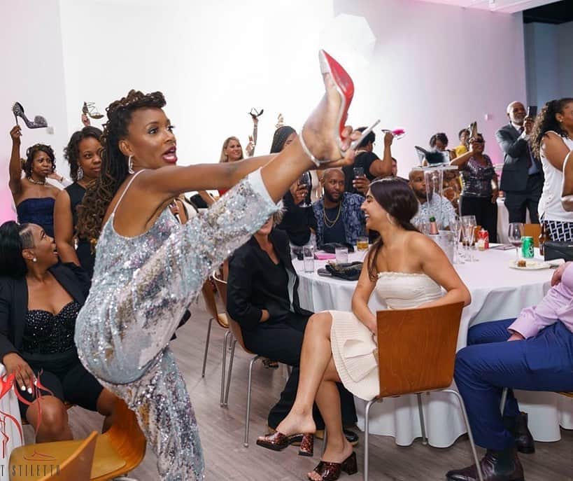 のインスタグラム：「FBF @hotstiletto gala! Such a fun time as we raised money to support families who’ve survived domestic violence. #greatcause #greatpeople #survivors #KansasCity #blackhalo」
